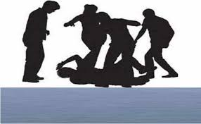 दौंड मध्ये किरकोळ कारणावरून व्यापाऱ्याला मारहाण, चौघांविरोधात गुन्हा झाला दाखल